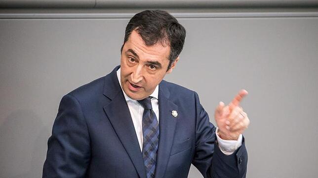 Cem Özdemir (Bündnis 90/Die Grünen) spricht im Bundestag.