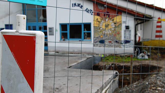 Am Kindergarten Güttingen, der gerade auch ausgebaut wird, hat sich der Personalmangel gleich zu Beginn des Kitajahres deutlich gemacht. ...