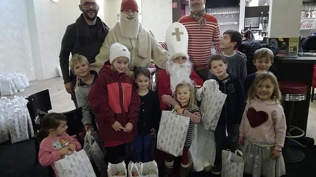 Erst ins Kino, dann kommt der Nikolaus: Der Häfler Round Table lädt Familien traditionell am zweiten Adventssonntag ein.