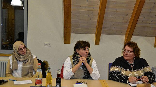 Sozialarbeiterin Fatima Islam-Yildiz, Integrationsmanagerin Antje Maurer und Anneli Ahnert, bei der Caritas für das Ehrenamt zuständig, ...
