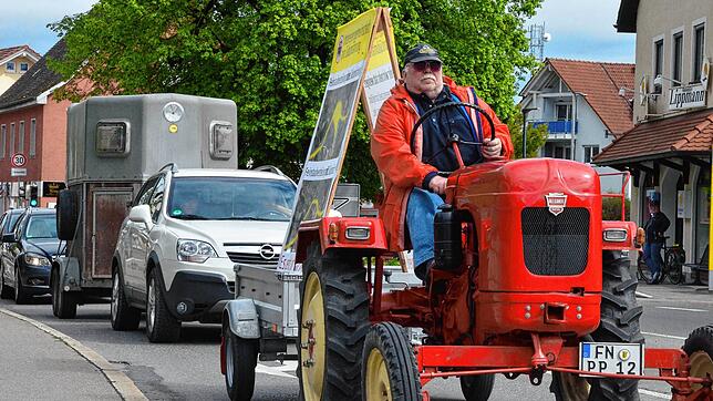 Ausgebremst: Mit der Aktion am Donnerstagnachmittag wollte die Interessengemeinschaft Pro Südumfahrung auf die Verkehrsverhältnisse in ...