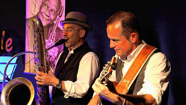 Uwe Ladwig und Lothar Binder bei einem Auftritt bei Jazz und Dünnele im Winkelstüble.