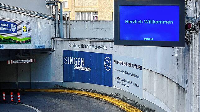 Die Einfahrt der Tiefgarage am Heinrich-Weber-Platz. Hier wird das Autokennzeichen beim Ein- und Ausfahren automatisch erfasst und auf ...