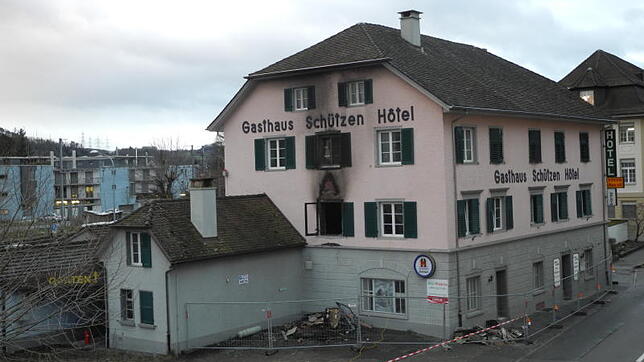 So stelllte sich das Gebäude am Tag nach dem Brand dar. Es ist derzeit unbewohnbar. Bild: Marc Fischer