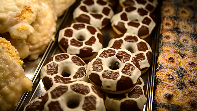 Taco Bell und Krispy Kreme wollen noch dieses Jahr nach Deutschland kommen. Ob Krispy Kreme auch Fußball-Donuts wie die Bäckerei auf dem ...