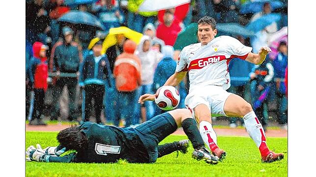 Der Stuttgarter Mario Gomez erzielte beim Jubiläumspiel des FC Furtwangen in 45 Minuten sieben Treffer