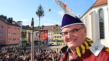 Oberbürgermeister Andreas Brand vor dem Adenauerplatz – und vor seiner Entmachtung.