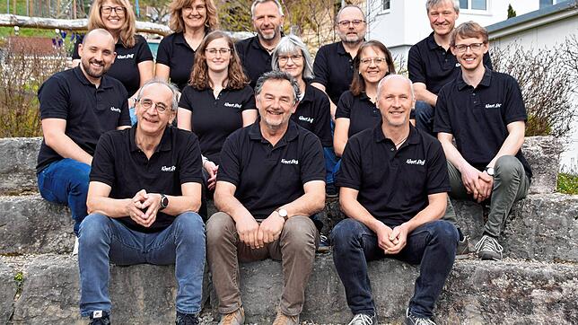 Das Kunstftoff Ensemble aus Hohentengen führt am 28. und 29. April sowie am 5. und 6. Mai das Stück &bdquo;Kaviar trifft Currywurst auf