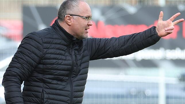 Zeljko Cosic ist mit den Sportfreunden Schönenbach weiterhin punktlos. Am kommenden Wochenende steht das Kellerduell gegen die SG ...