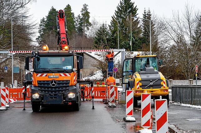 Die Peterzeller Brücke ab jetzt mit einer Höhenbegrenzung von 3,5 Metern.