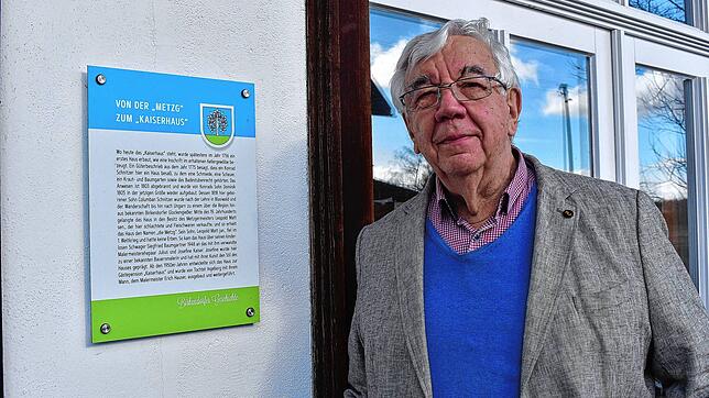 Josef Kaiser vor dem Kaiserhaus in der Bühlstraße in Birkendorf, das von seiner Schwester Ingeborg übernommen und bewirtschaftet wurde. ...