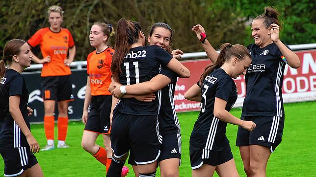 Bild : SC Niederhof/Binzgen setzt sich mit 5:2 gegen den FC Hauingen durch – und wir haben Fotos!
