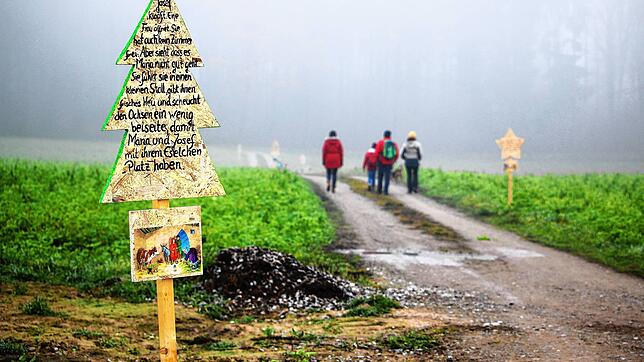 Eine der zehn Stationen auf dem Weihnachtsweg in Mühlhofen. Erzählt wird von der Suche Maria und Josefs nach einer Herberge. ...