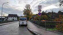 Auf der Merianbrücke darf ab sofort nicht mehr geparkt werden. Ein kurzes Halten ist erlaubt.