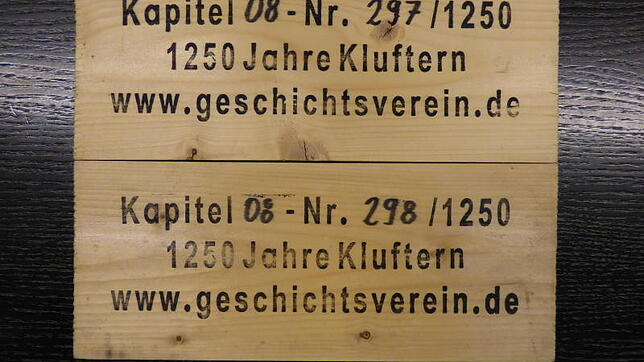 Anlässlich des Jubiläums "1250 Jahre Kluftern" sind 1250 Texttafeln gefertigt worden, die einen Abriss über die Geschichte des Dorfes ...