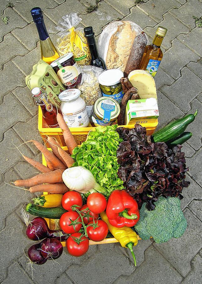 Früchte Bressan in Eggingen führt vor allem regionale Produkte, hauptsächlich von der Insel Reichenau. Bild: Thomas Zoch