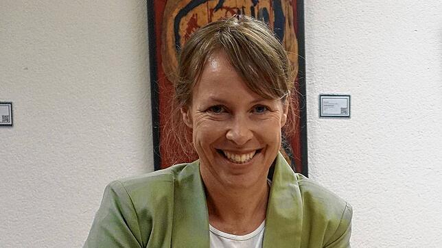 Volkshochschul-Leiterin Veronika Plank freut sich auf die kommenden Abendgespräche mit Kurt Rosenthaler und Eberhard Niethammer. Foto: ...