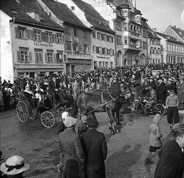 Eine weitere Kutsche beim Umzug.