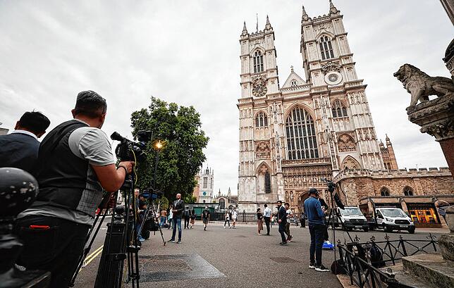 In der Londoner Kirche Westminster Abbey findet die Trauerfeier statt.
