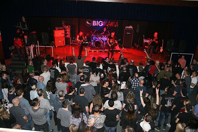 Volles Haus bei einer tollen Aktion von der Band Big Mama aus Wolfach und der Gemeinde Königsfeld-Weiler: Am vergangenen Samstag fand ...