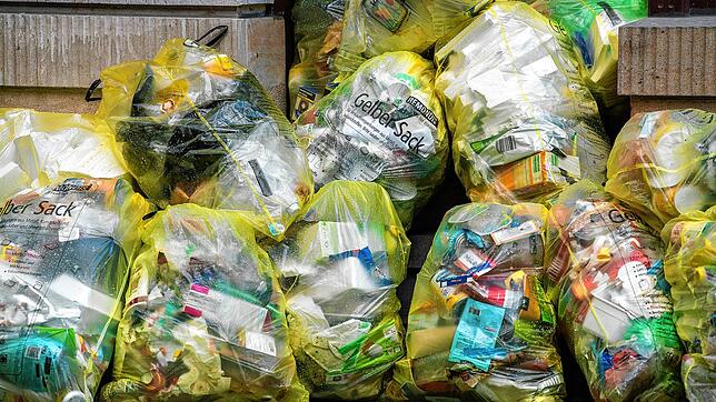Gelbe Säcke (Symbolbild). Die Menge an Plastikmüll ist im Kreis Waldshut 2020 deutlich gestiegen.