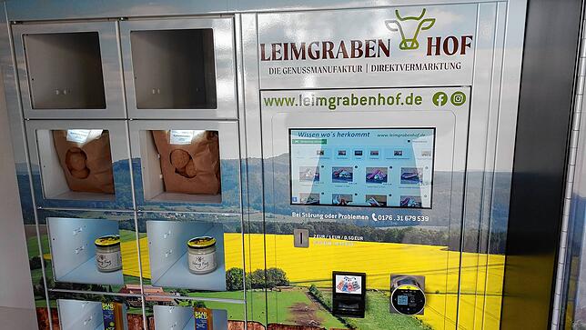 Unkompliziertes Einkaufen dank modernster Technik: Der Hofautomat des Leimgrabenhof machts möglich.