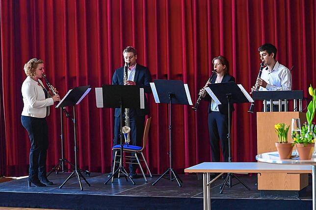 Das Klarinettenensemble Klarissma der Musikakademie umrahmt den Empfang musikalisch.