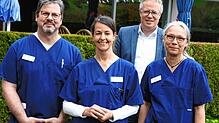 Sebastian Russo (von links), Britta Steinbrecher, Klimikgeschäftsführer Matthias Geiser und Karin Friz stellen das regionale ...