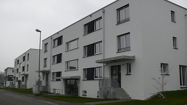 Um diese drei Wohnblocks im Neubaugebiet Schmidtenbühl geht es. Angeblich sollen sie an eine gemeinnützige Gesellschaft verkauft werden.