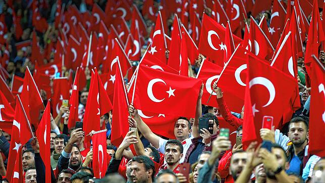 Bild : Unwetter-Warnung! Fanzonen in Dortmund bei Türkei-Spiel heute geschlossen