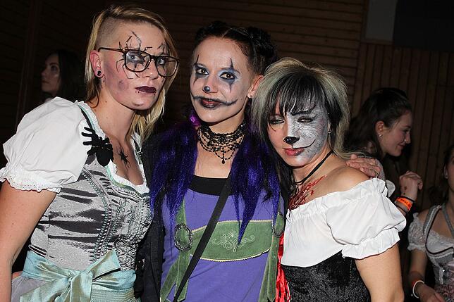 Bild 35: 1400 Gäste feiern die Halloweennacht in Tracht mit der Band Allgäu Power