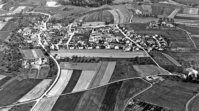 So sah Kaltbrunn noch in den 1980er-Jahren aus. Das Sportzentrum war in Planung. Bevor es losgehen konnte, musste die Gemeinde erst alle ...