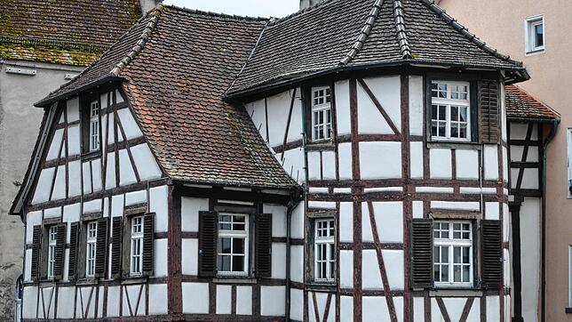 Pittoresk, aber in diesem Fall unhistorisch: das Fachwerk an der Markdorfer Touristinformation. Auch dieses städtische Gebäude soll in ...