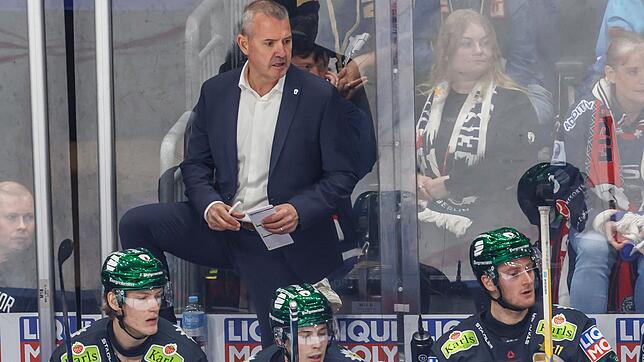Trainer Serge Aubin kassiert mit den Eisbären Berlin die vierte Niederlage in Folge.