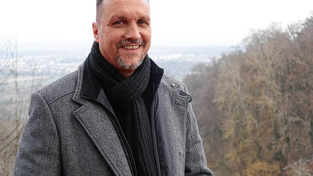 Auf dem Rosenegg: Peter Brütsch will neuer Bürgermeister von Rielasingen-Worblingen werden. Er ist nach Amtsinhaber Ralf Baumert der ...