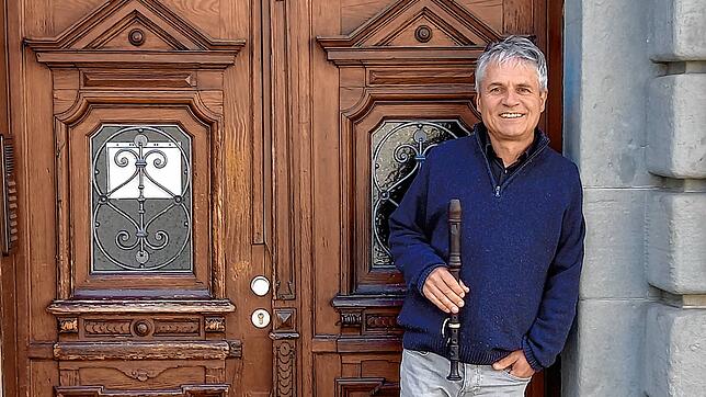 Martin Stadler ist ausgebildete Fachkraft für historische Blasinstrumente. Seit seiner Jugend spielt er Blockflöte und Oboe.