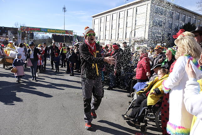 Bild 35: Bilder vom großen Fasnet Samschdig-Umzug der Poppele-Zunft (1)
