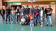 Mit dem ganzen Verein feiern fünf junge Sportler des Kraftsportklubs Furtwangen ihre großen Erfolge bei den Deutschen. Foto: Stefan Heimpel