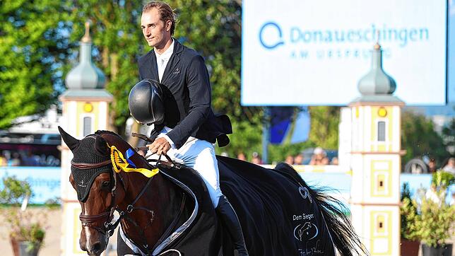 Richard Vogel gewinnt 2022 das Championat von Donaueschingen, das von der Stadtverwaltung gesponsert ist. Auf unserem Bild reitet er auf ...