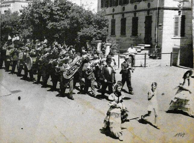 Der Musikverein Lottstetten 1949 beim Musiktag in Bülach.