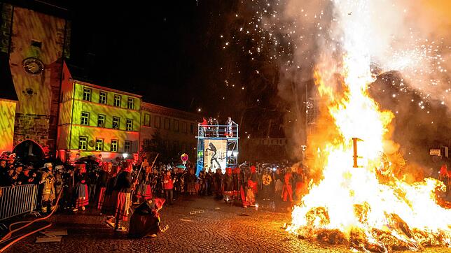 Bild : 150 Jahre Katzenmusik: Narrenspiel vor dem Riettor