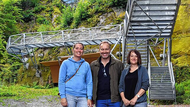 Nach einer längeren Pause gehen die Arbeiten in der Marienschlucht nun weiter. Darüber freuen sich (von links): Anna Maucher, ...