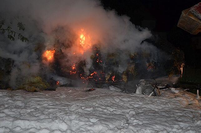 Bild 6: Bilder und Video vom Heuwagen-Brand in Brigachtal