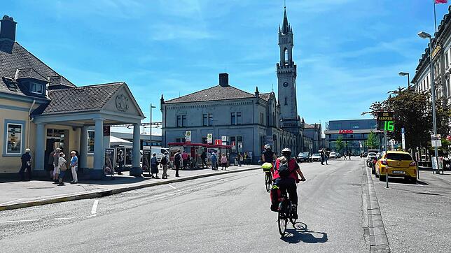 Hier auf dem Bahnhofplatz in Konstanz ist es passiert.