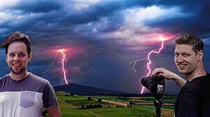 Auch in der Region sind die Unwetterfreaks Michael Hutter (links) und Maximilian Ziegler unterwegs, so wie hier bei einem Unwetter bei ...