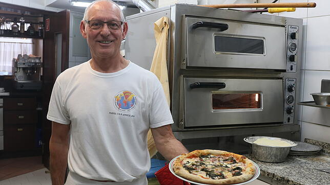Ciro Giordano macht aus dem Pizzabacken eine Kunst &ndash; und einen Wettbewerb. Der Pizzabäcker aus Gailingen tritt international bei ...