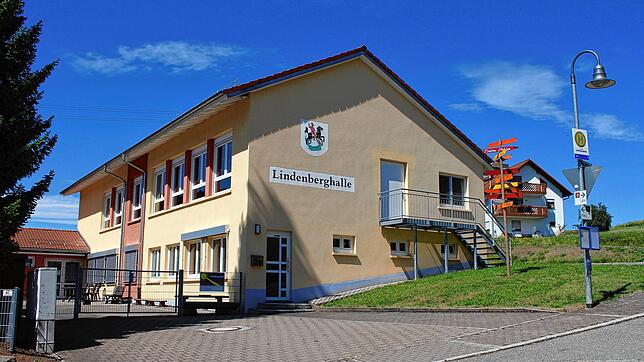 Für die Ippinger Lindenberghalle wird Gemeinde den Treppenlift noch 2020 anschaffen, da die Haushaltslage eine Verschiebung der ...