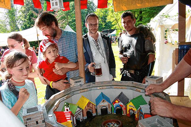 Für die Besucher gab es im gesamten Stadtgarten viele Attraktionen, so wie das Mäuseroulette.