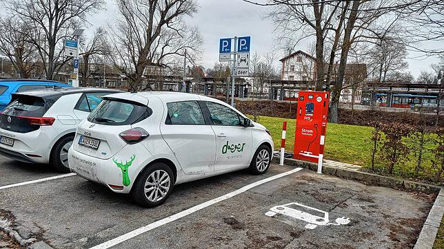 Das sind die neuen Parkplätze für die E-Autos der Firma Deer in der Brigachstraße. Hier stehen zwei Plätze exklusiv zur Verfügung.