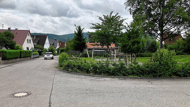 Ob in den nördlich der Autobahn gelegenen Geisinger Wohngebieten – hier der Kreuzungsbereich Banatstraße/Bergstraße mit dem angrenzenden ...